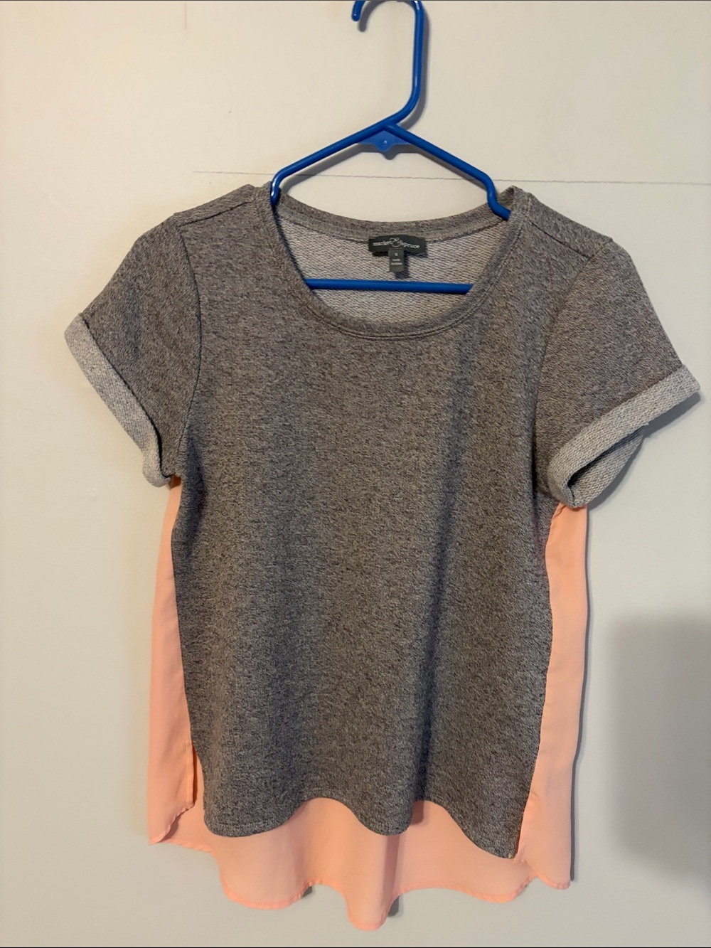 Market & Spruce Gray crew neck Front with Peach Back Short-Sleeve top. Small.